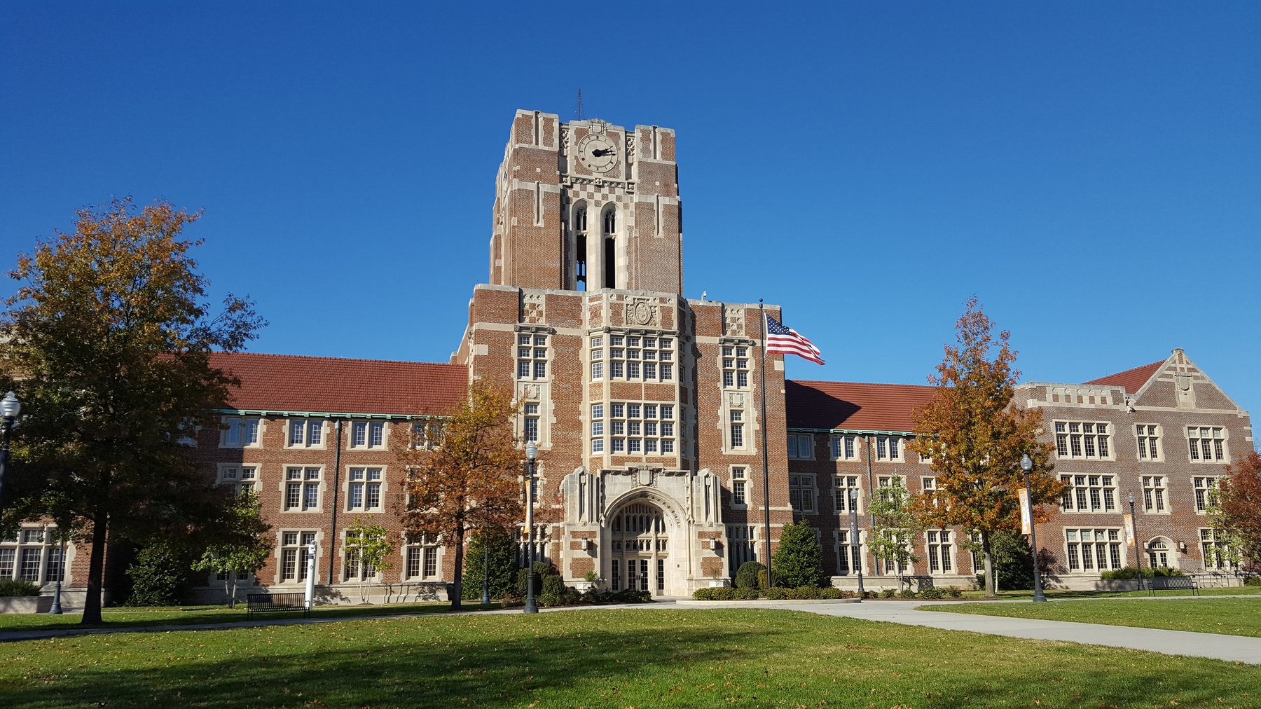 Ayres Hall at the University of Tennessee, Knoxville, with an American flag flying in front