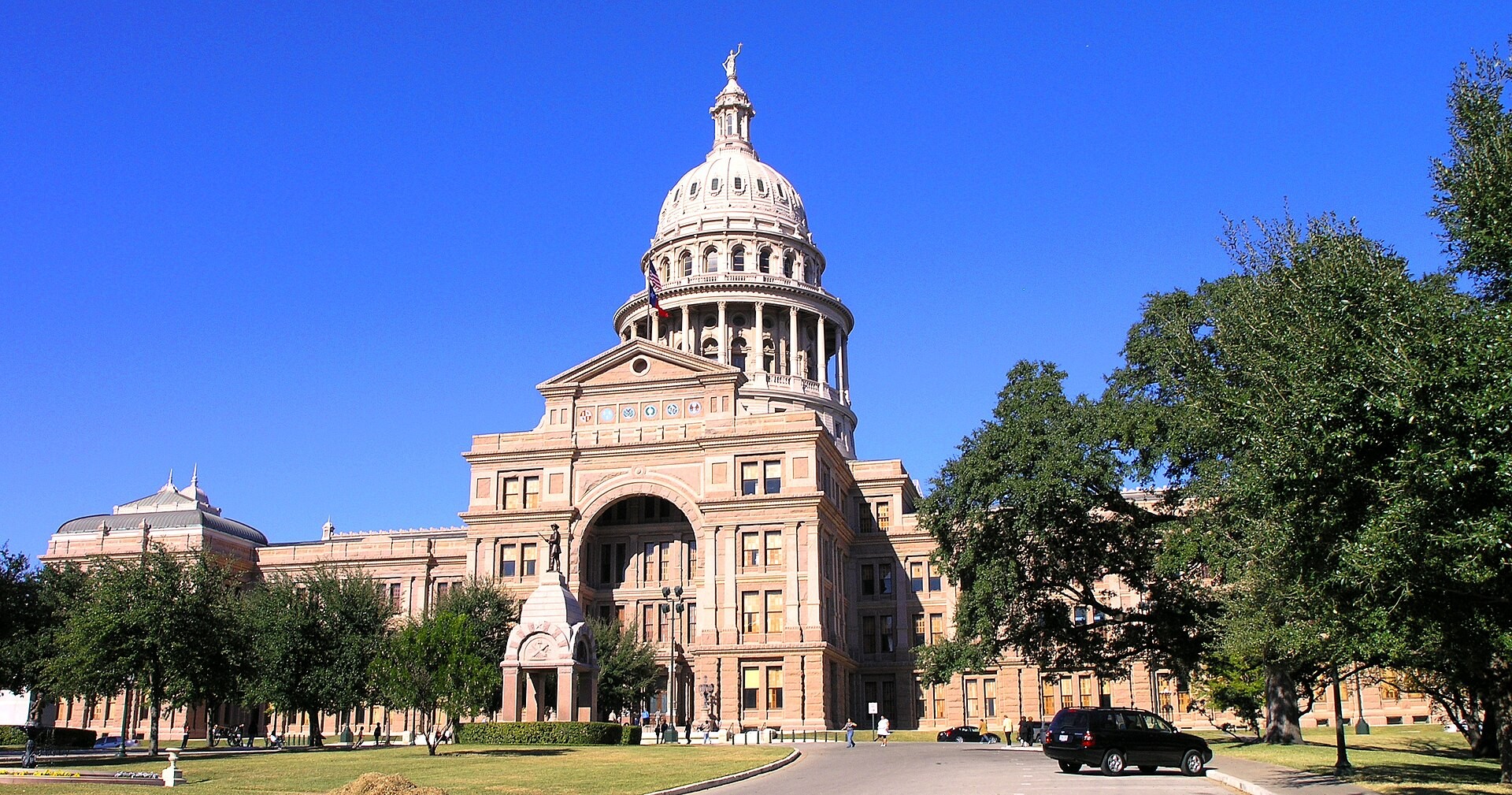 Front view of the Texas State Capitol building in Austin under a blue sky