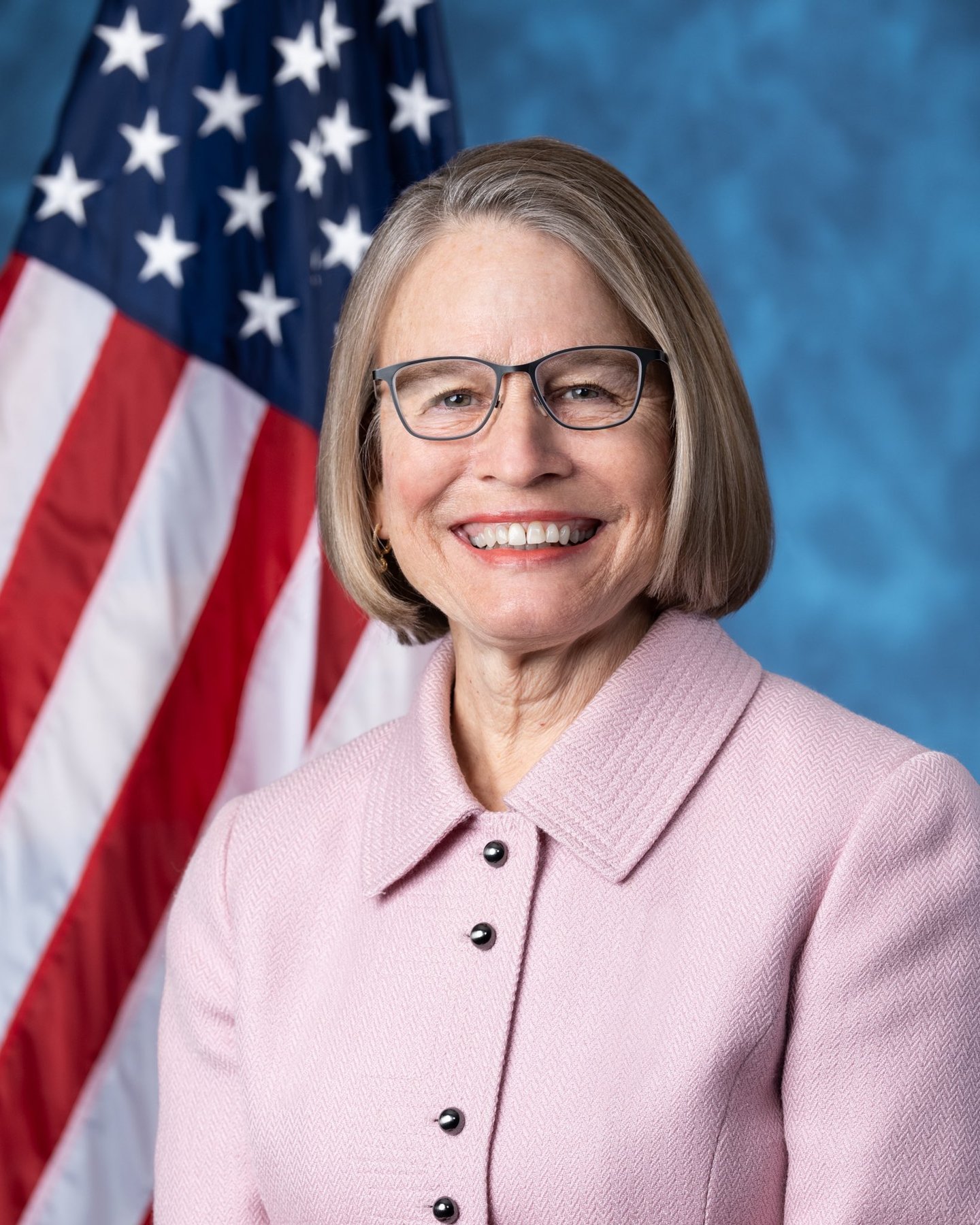 Official congressional portrait of Rep. Mariannette Miller-Meeks of Iowa