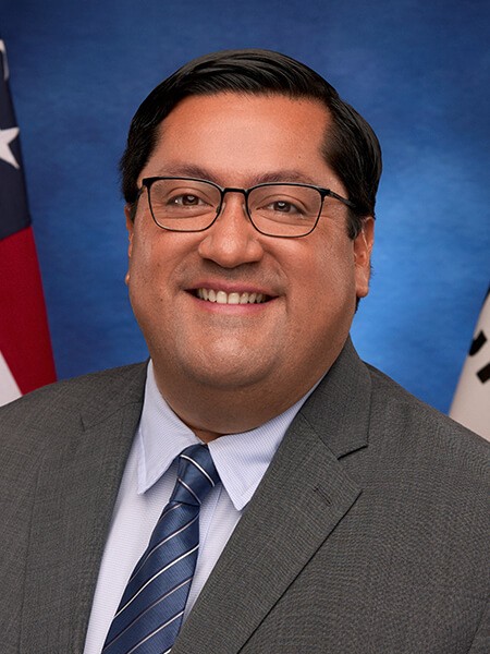 Official portrait of California State Senator Jesse Arreguin